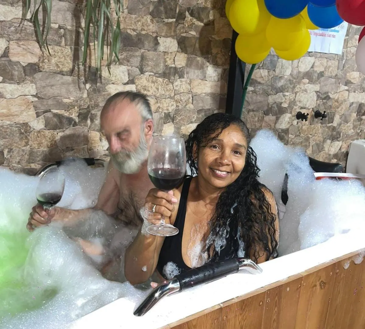 Hermoso Pent-House Con Jacuzzi Y Amplia Terraza Apartment Medellin 0*,  Colombia